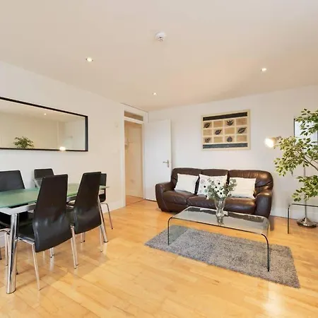 *spacious*citycentre*3bedroom Apt*near*oconnell St * Dublin